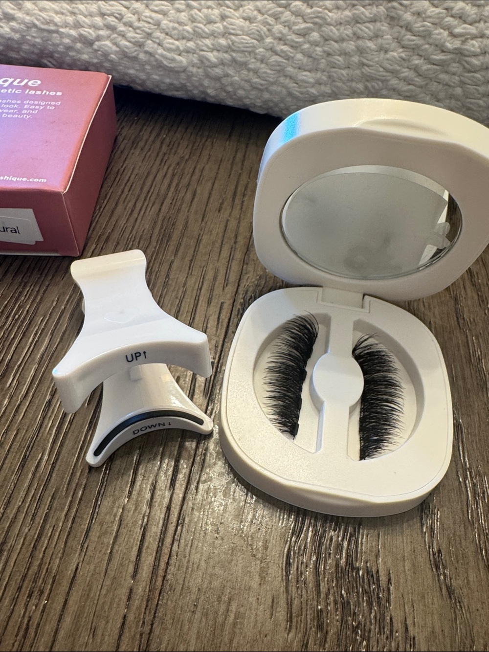 Lashique Magnetic Lashes in Black NWT - Picture 6 of 7